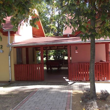 Sarkany Apartman, Sarkany Wellness Es Gyogyfuerdo Nyirbator Exterior photo