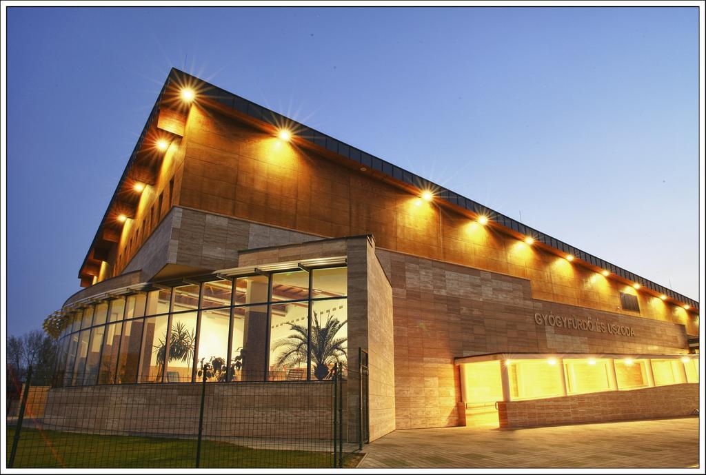 Sarkany Apartman, Sarkany Wellness Es Gyogyfuerdo Nyirbator Exterior photo