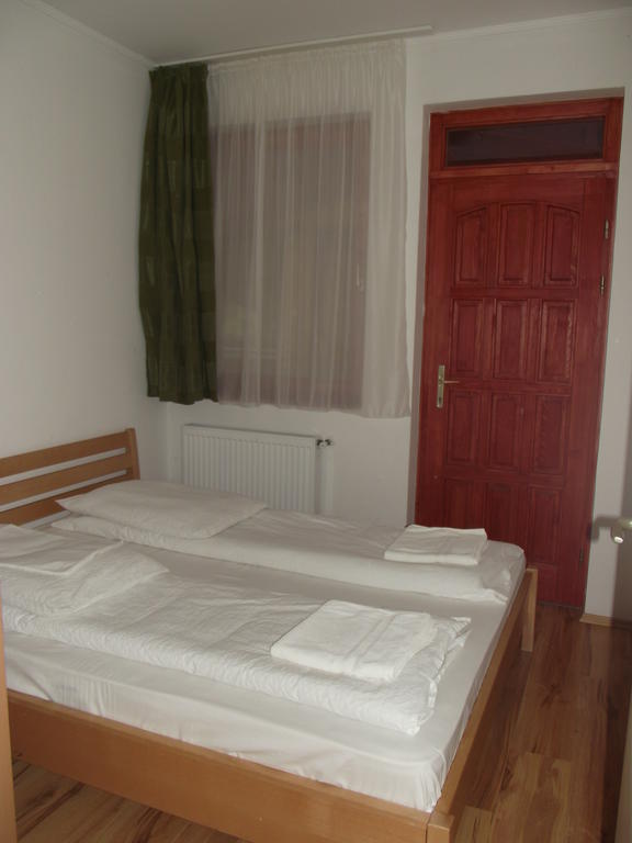 Sarkany Apartman, Sarkany Wellness Es Gyogyfuerdo Nyirbator Room photo