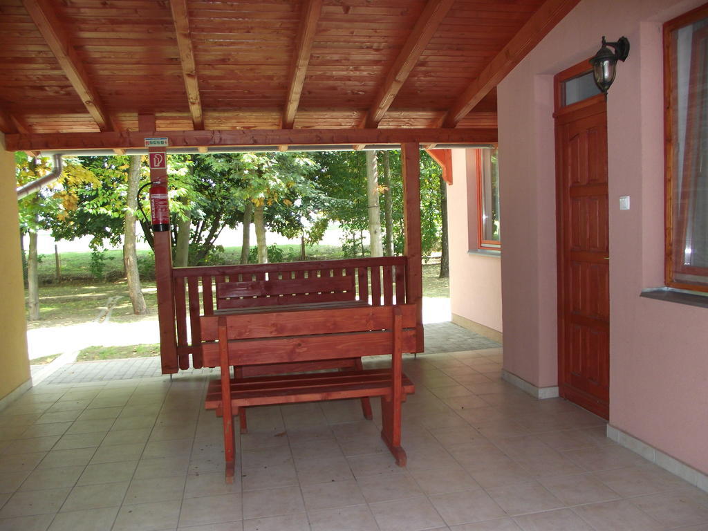 Sarkany Apartman, Sarkany Wellness Es Gyogyfuerdo Nyirbator Exterior photo